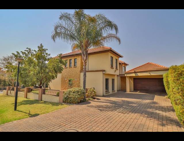 4 BEDROOM HOUSE FOR SALE IN BLUE VALLEY GOLF ESTATE